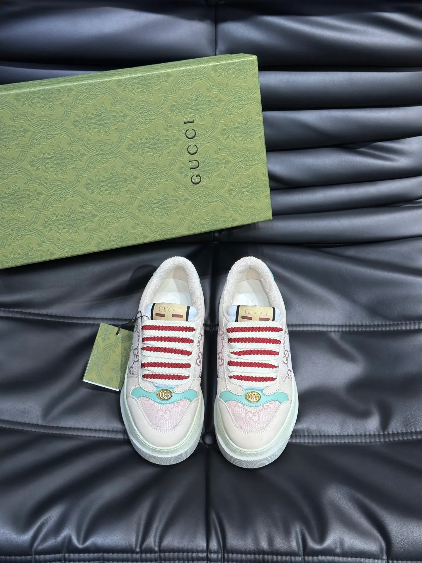 Men's men's shoes 💰p480 "GUCC*" Screener series 👫 Couple style GG thick-soled sneakers, the Screener series is inspired by the classic sneakers of the 1970s, cleverly incorporating the retro Gucci logo, two-color waterproof platform soles, and 5CM thick soles to enhance the aura, conveying the new design concept that a single product should be permanently accompanied by the passage of time, creating a retro distressed effect, decorated with metal double G oval enamel details! High-quality, versatile classic items, highly recommended. Size female 35-39, male 38-44